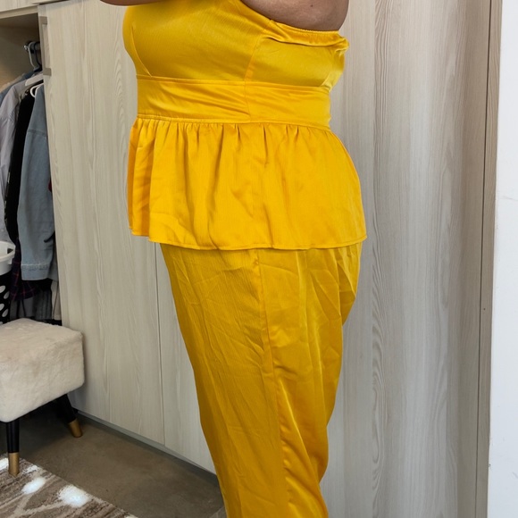 Halter jumpsuit - Picture 8 of 8